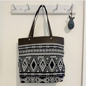 JEWELL by Thirty-One Black & White Woven Cotton Boho Weekend Aztec Shoulder Bag